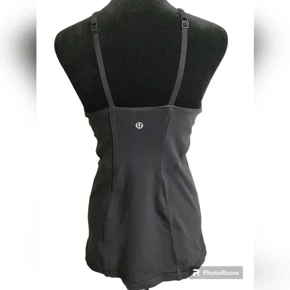 Lululemon flip with no flip tank - Picture 2 of 3